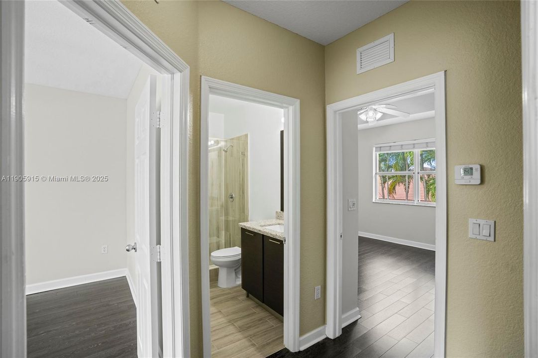 合同活跃: $2,499 (3 贝兹, 2 浴室, 1368 平方英尺)