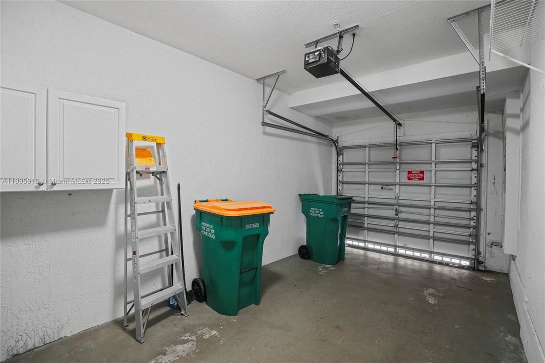 合同活跃: $2,499 (3 贝兹, 2 浴室, 1368 平方英尺)