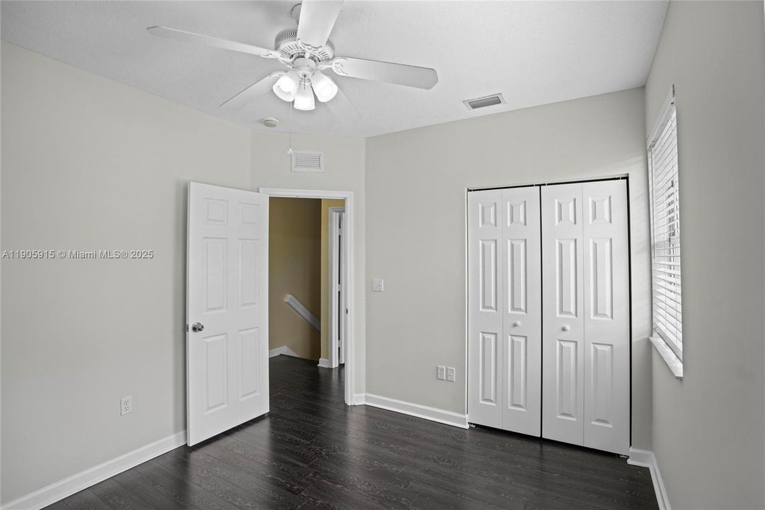 合同活跃: $2,499 (3 贝兹, 2 浴室, 1368 平方英尺)