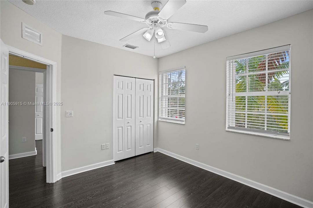 合同活跃: $2,499 (3 贝兹, 2 浴室, 1368 平方英尺)