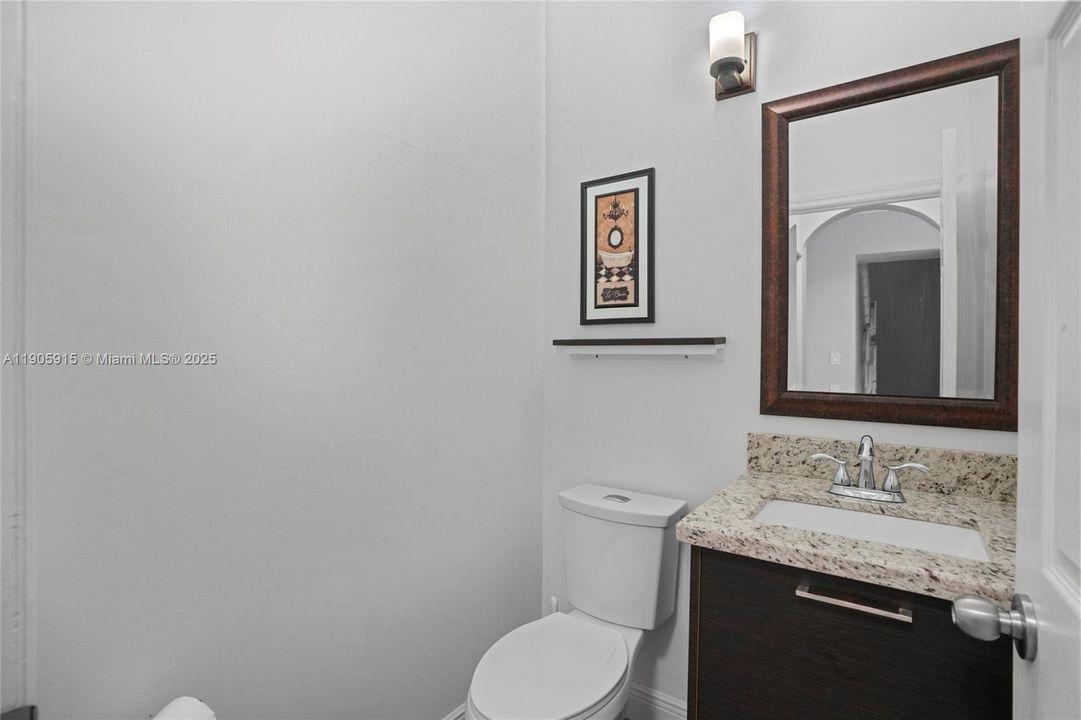 合同活跃: $2,499 (3 贝兹, 2 浴室, 1368 平方英尺)