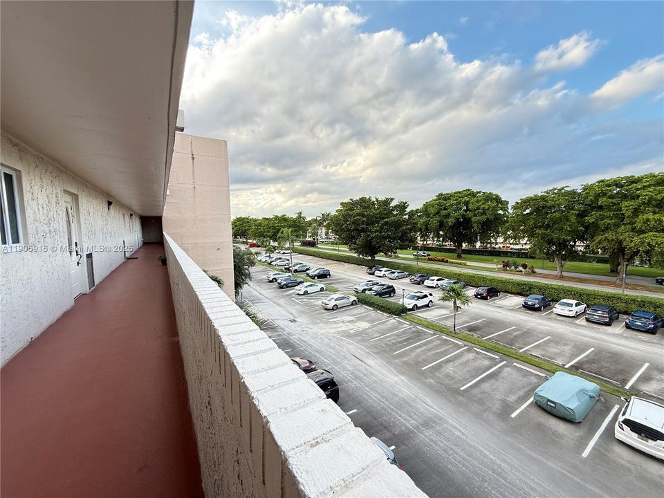 For Rent: $1,750 (1 beds, 1 baths, 800 Square Feet)