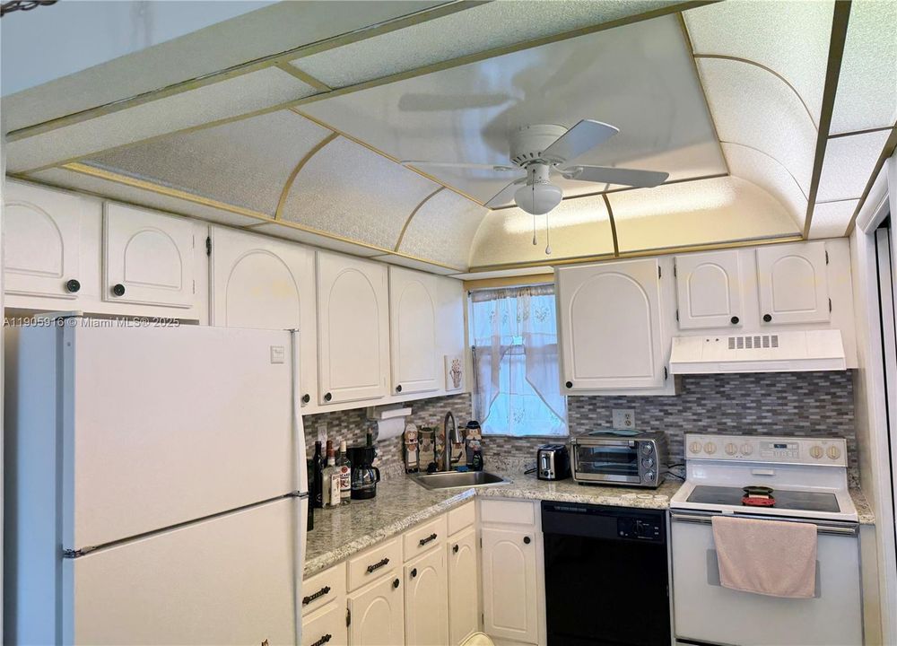 For Rent: $1,750 (1 beds, 1 baths, 800 Square Feet)