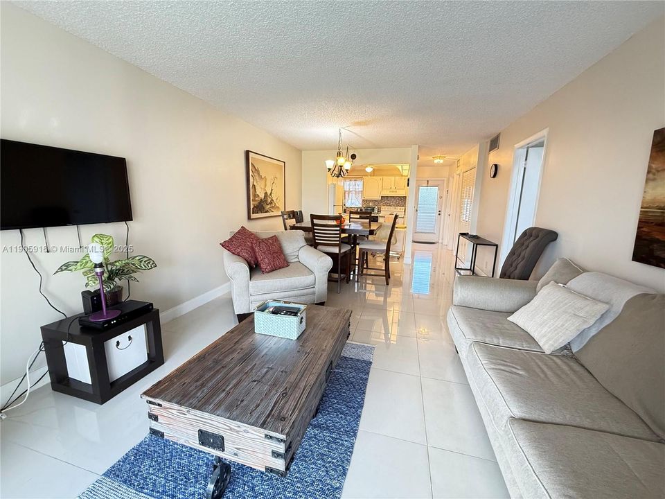 For Rent: $1,750 (1 beds, 1 baths, 800 Square Feet)