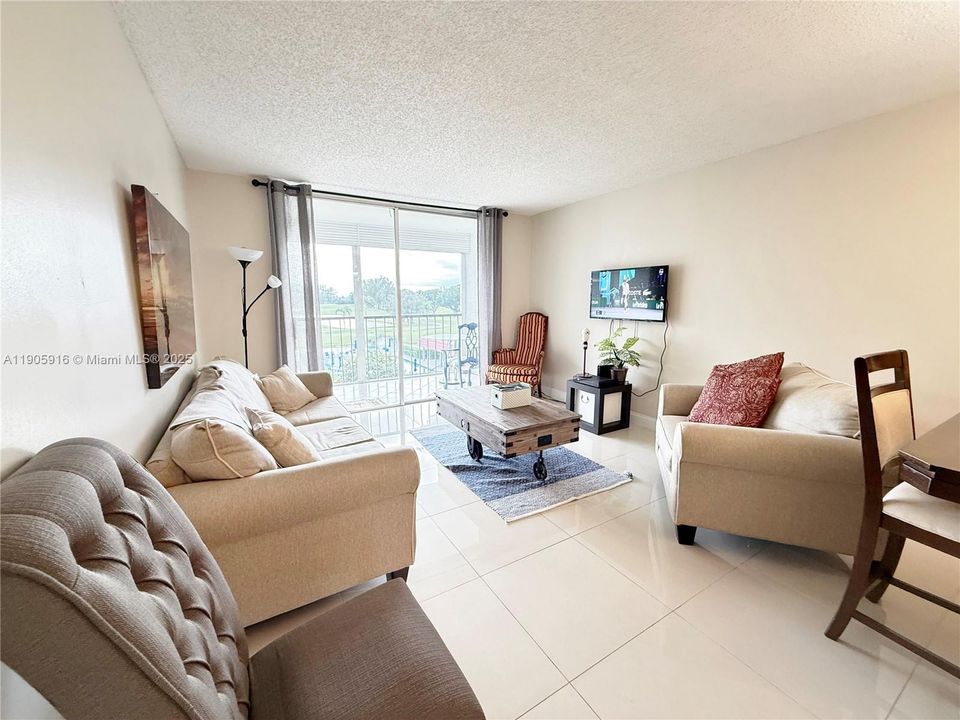 For Rent: $1,750 (1 beds, 1 baths, 800 Square Feet)