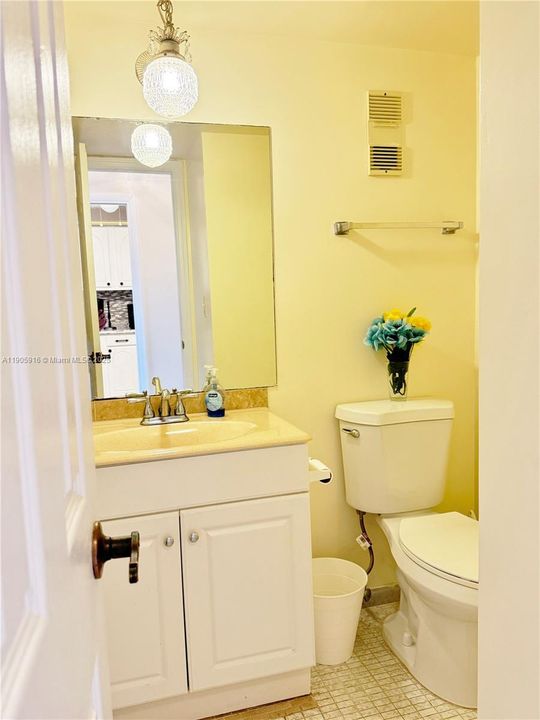 For Rent: $1,750 (1 beds, 1 baths, 800 Square Feet)