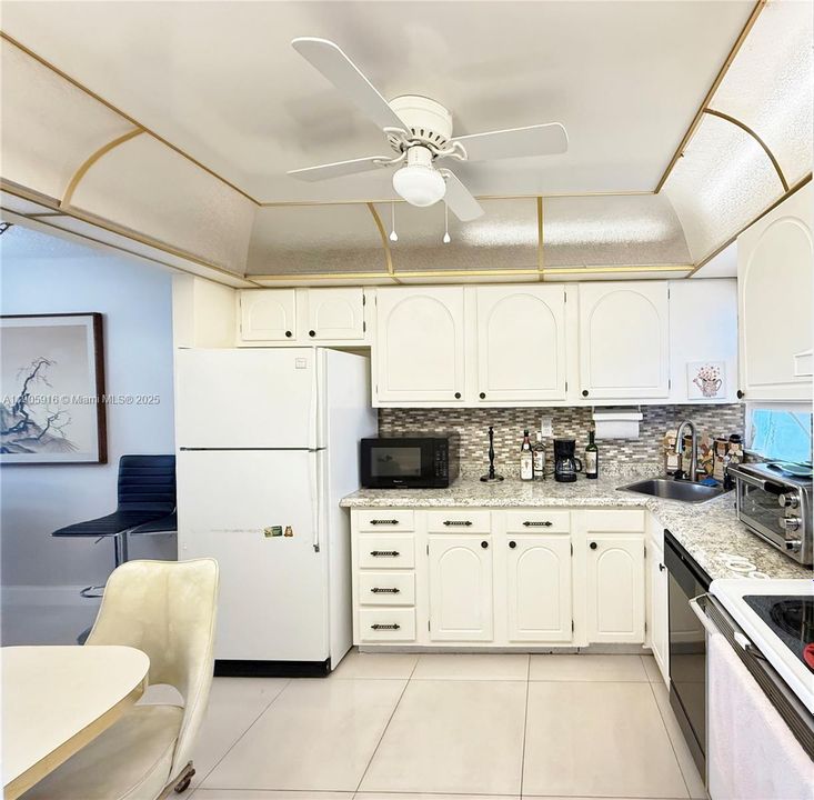 For Rent: $1,750 (1 beds, 1 baths, 800 Square Feet)