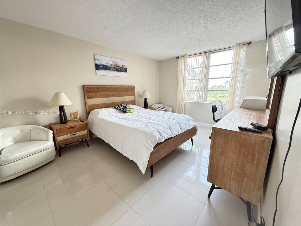 For Rent: $1,750 (1 beds, 1 baths, 800 Square Feet)