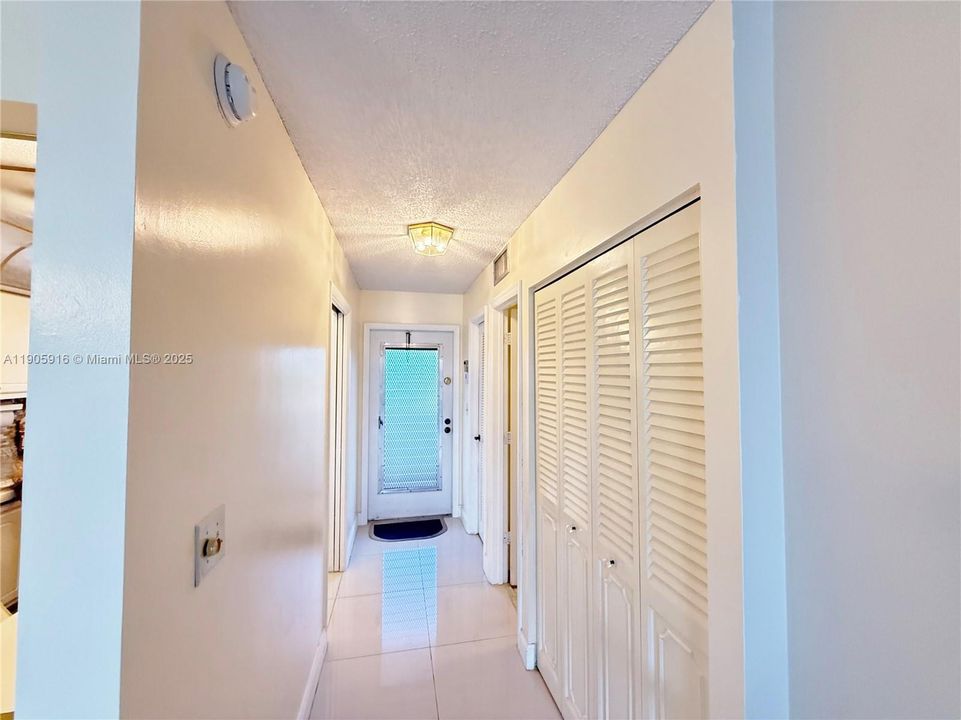 For Rent: $1,750 (1 beds, 1 baths, 800 Square Feet)