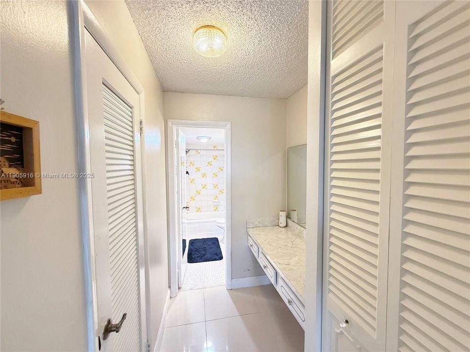 For Rent: $1,750 (1 beds, 1 baths, 800 Square Feet)