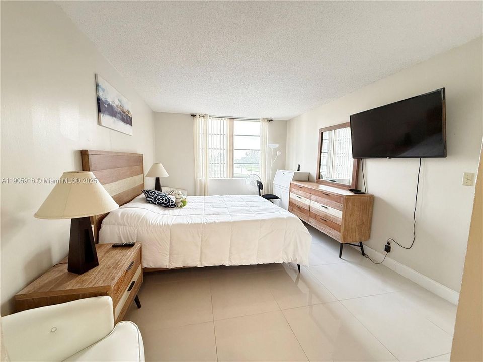 For Rent: $1,750 (1 beds, 1 baths, 800 Square Feet)