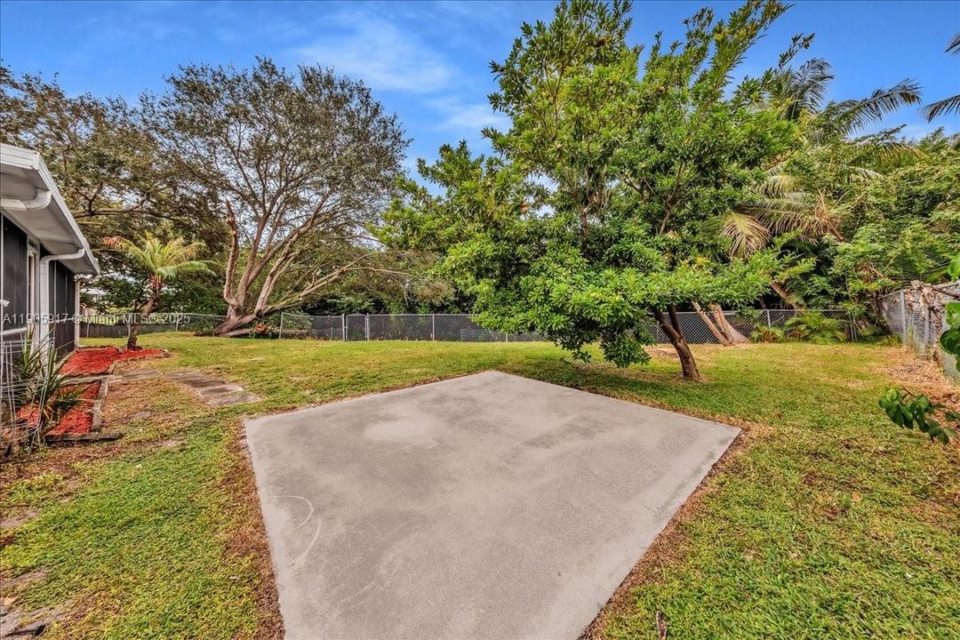 For Sale: $599,900 (3 beds, 2 baths, 1972 Square Feet)