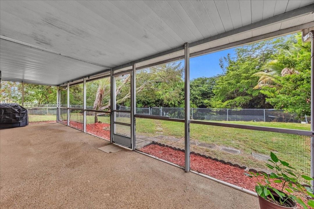 For Sale: $599,900 (3 beds, 2 baths, 1972 Square Feet)