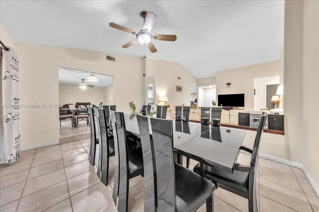 For Sale: $599,900 (3 beds, 2 baths, 1972 Square Feet)