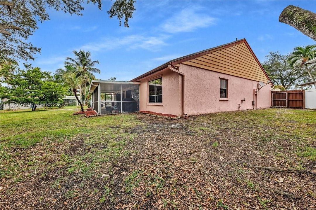For Sale: $599,900 (3 beds, 2 baths, 1972 Square Feet)