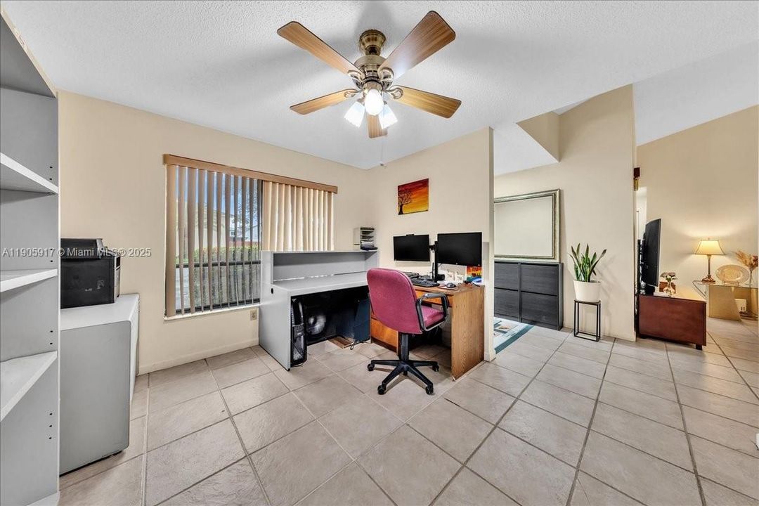 For Sale: $599,900 (3 beds, 2 baths, 1972 Square Feet)