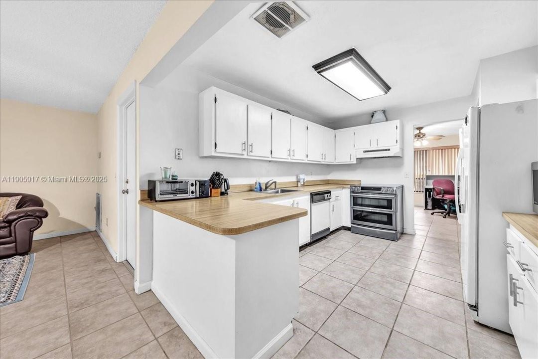 For Sale: $599,900 (3 beds, 2 baths, 1972 Square Feet)