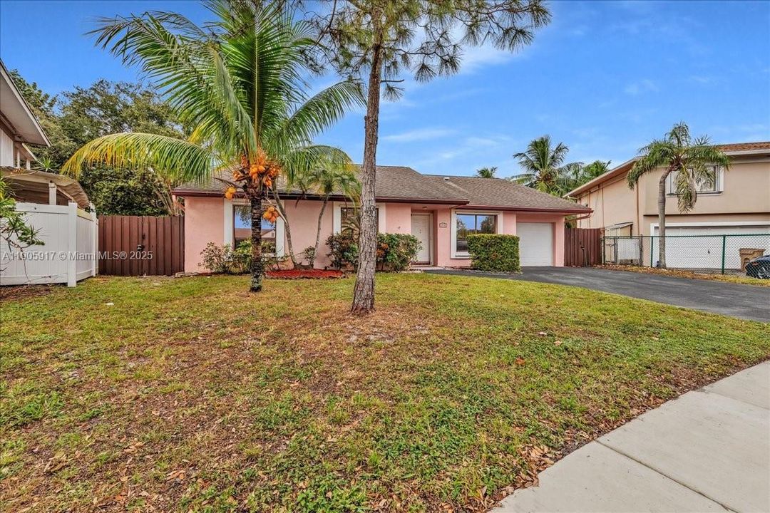 For Sale: $599,900 (3 beds, 2 baths, 1972 Square Feet)