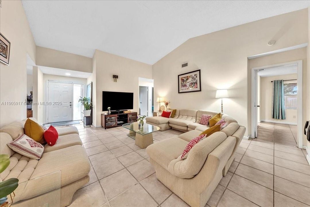 For Sale: $599,900 (3 beds, 2 baths, 1972 Square Feet)