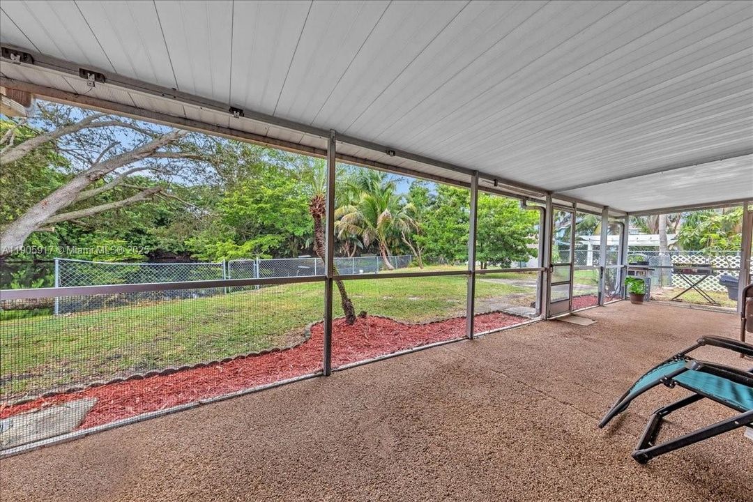 For Sale: $599,900 (3 beds, 2 baths, 1972 Square Feet)