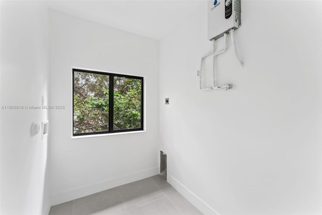 Active With Contract: $699,000 (4 beds, 3 baths, 2173 Square Feet)