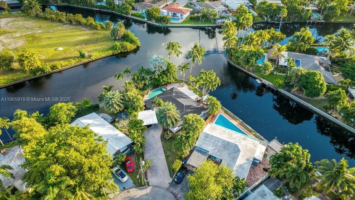 Active With Contract: $1,175,000 (3 beds, 3 baths, 1776 Square Feet)