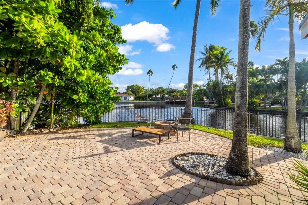 Active With Contract: $1,175,000 (3 beds, 3 baths, 1776 Square Feet)