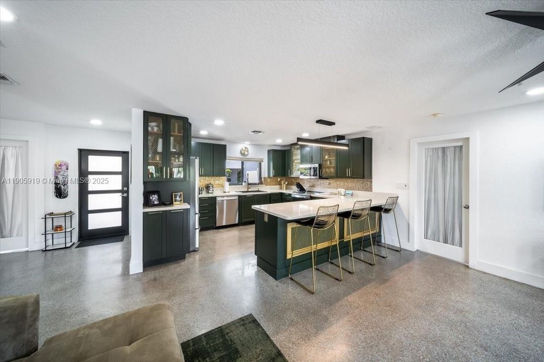 Active With Contract: $1,175,000 (3 beds, 3 baths, 1776 Square Feet)