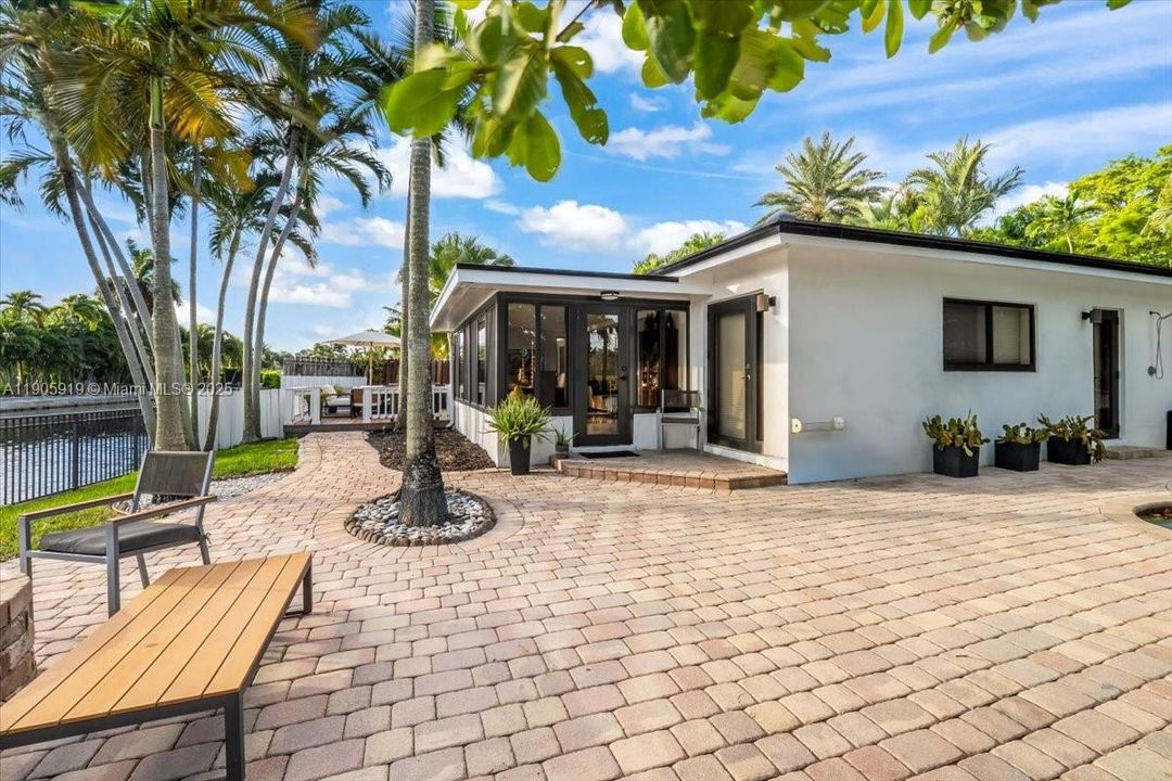 Active With Contract: $1,175,000 (3 beds, 3 baths, 1776 Square Feet)