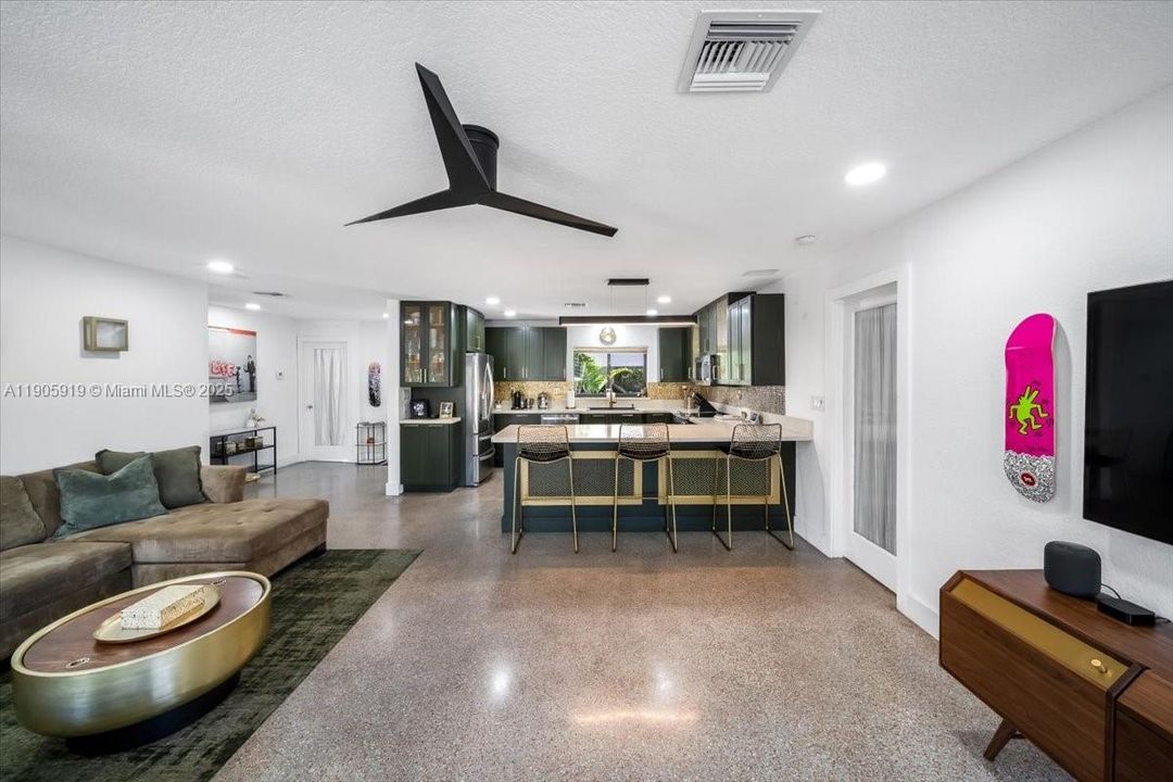 Active With Contract: $1,175,000 (3 beds, 3 baths, 1776 Square Feet)