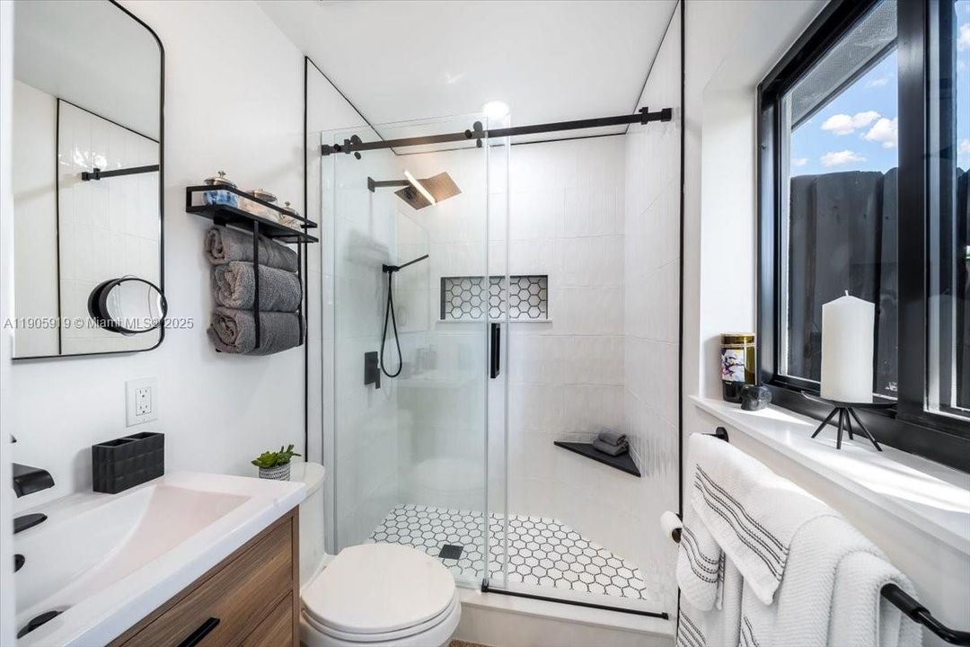 Active With Contract: $1,175,000 (3 beds, 3 baths, 1776 Square Feet)