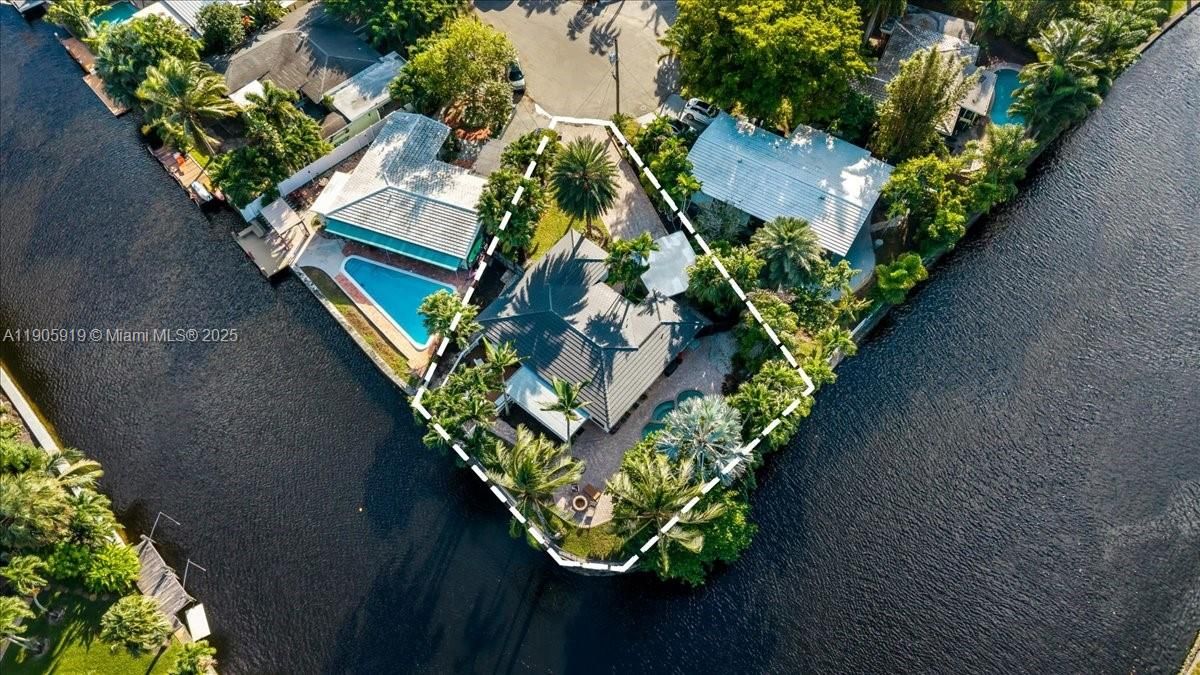 Active With Contract: $1,175,000 (3 beds, 3 baths, 1776 Square Feet)