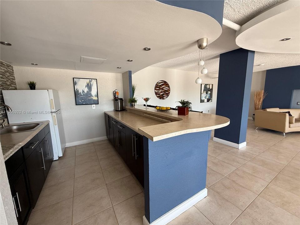 出租: $2,500 (2 贝兹, 2 浴室, 990 平方英尺)