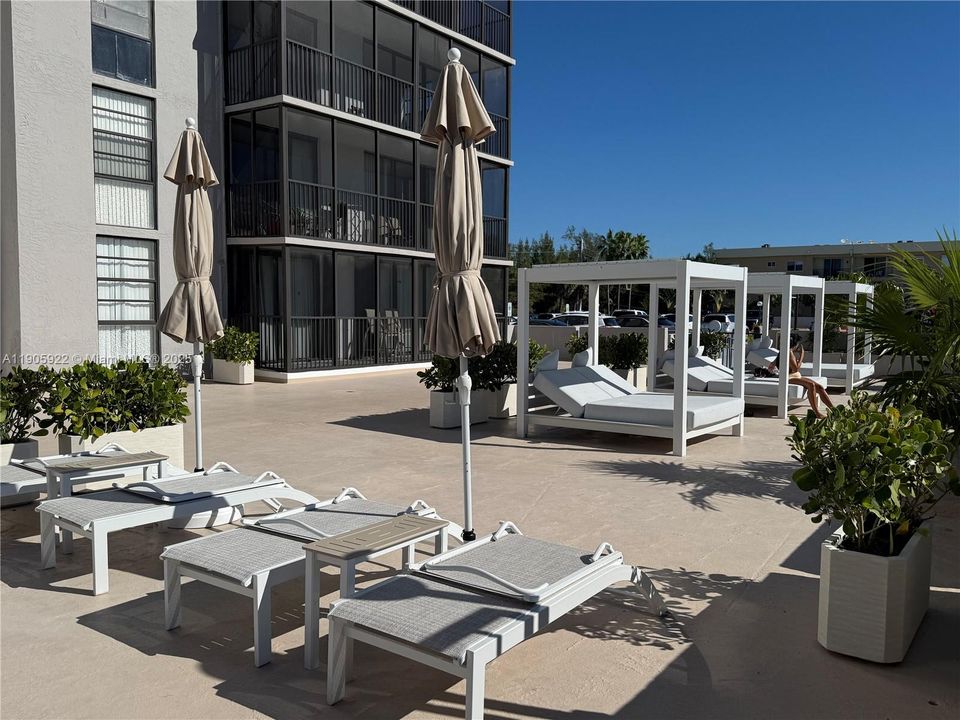 出租: $2,500 (2 贝兹, 2 浴室, 990 平方英尺)