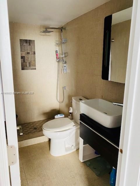 出租: $2,500 (2 贝兹, 2 浴室, 990 平方英尺)