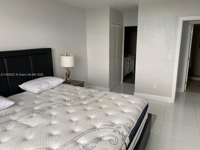 出租: $2,500 (2 贝兹, 2 浴室, 990 平方英尺)