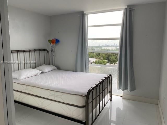 出租: $2,500 (2 贝兹, 2 浴室, 990 平方英尺)