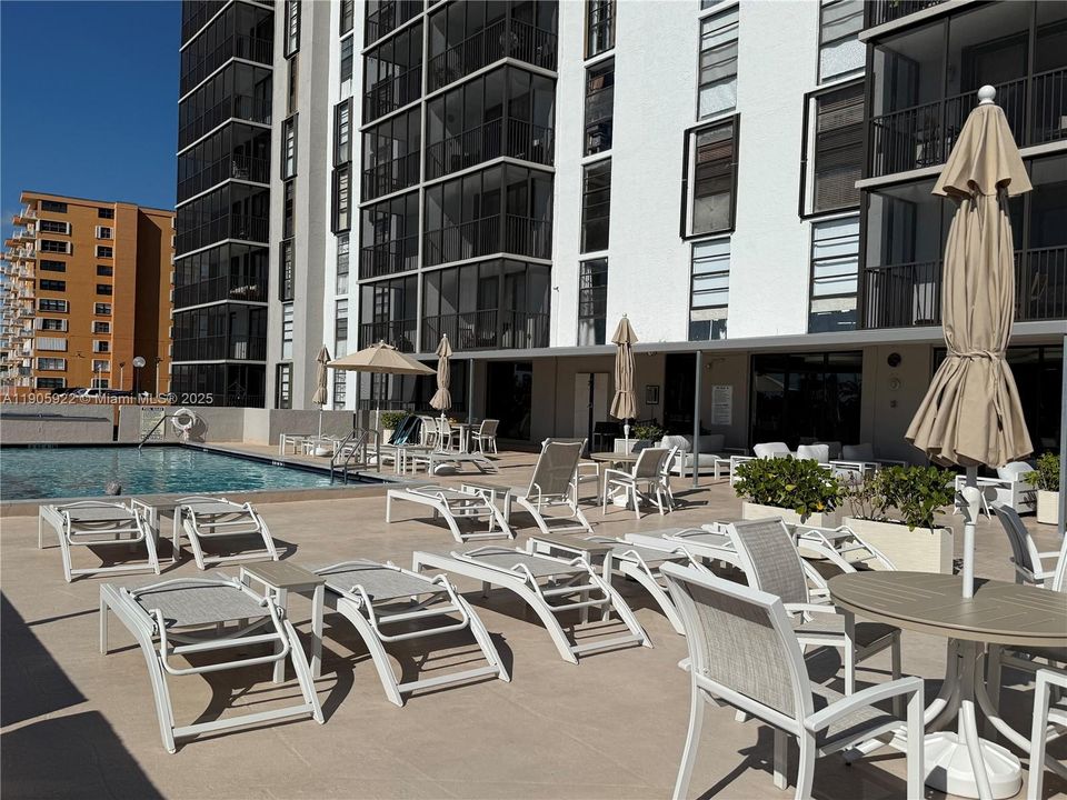 出租: $2,500 (2 贝兹, 2 浴室, 990 平方英尺)