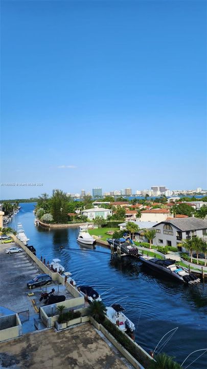 出租: $2,500 (2 贝兹, 2 浴室, 990 平方英尺)