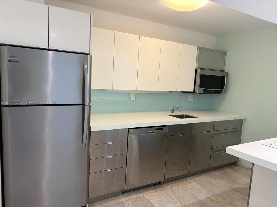 For Rent: $2,888 (2 beds, 2 baths, 1357 Square Feet)