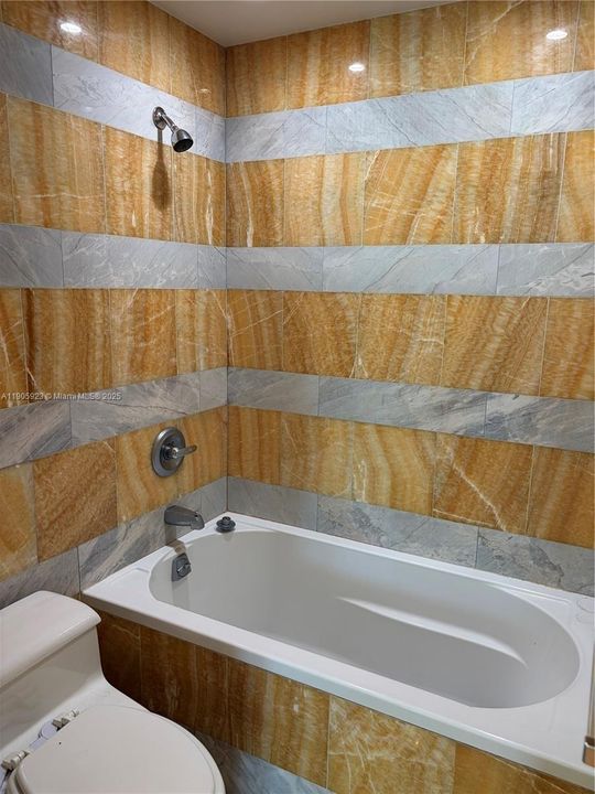 For Rent: $2,888 (2 beds, 2 baths, 1357 Square Feet)