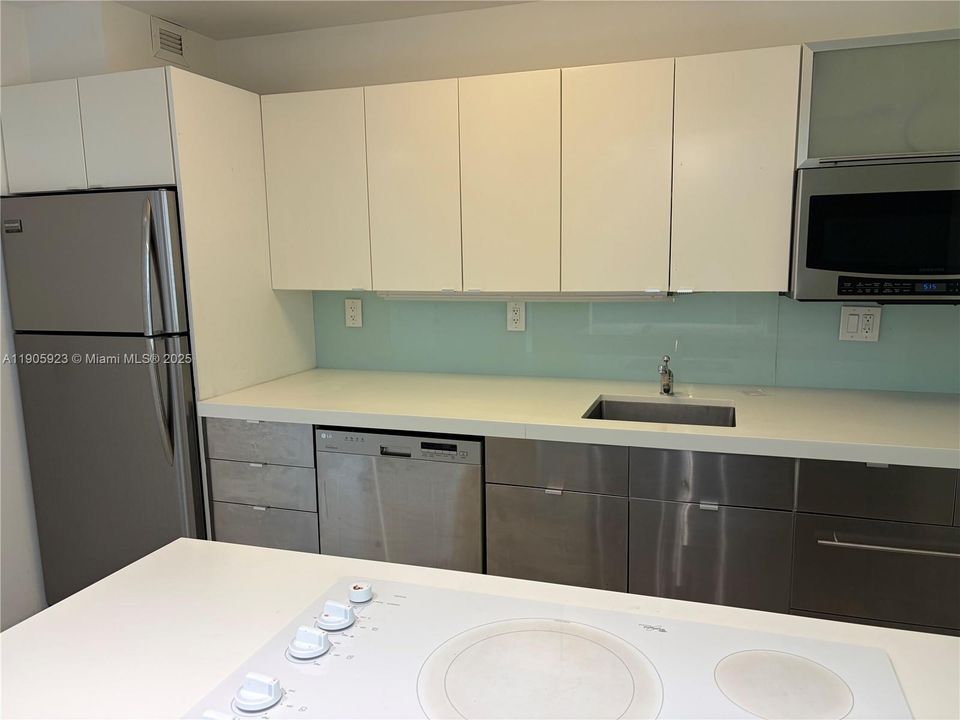 For Rent: $2,888 (2 beds, 2 baths, 1357 Square Feet)