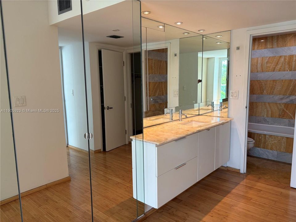 For Rent: $2,888 (2 beds, 2 baths, 1357 Square Feet)