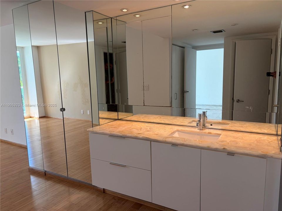 For Rent: $2,888 (2 beds, 2 baths, 1357 Square Feet)