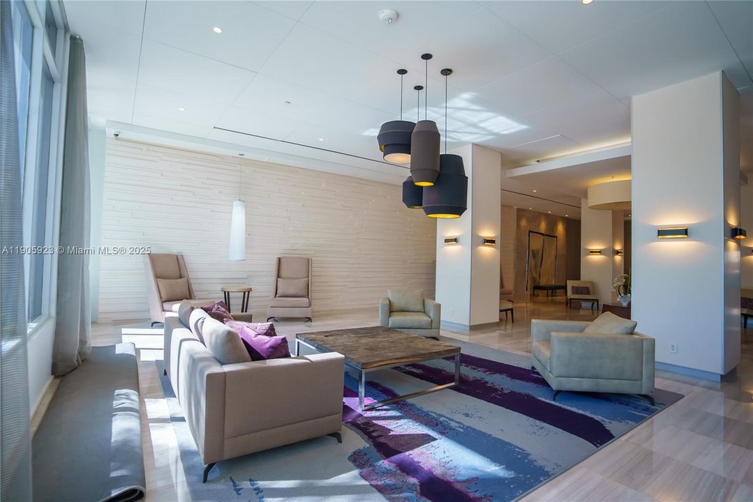 For Rent: $2,888 (2 beds, 2 baths, 1357 Square Feet)