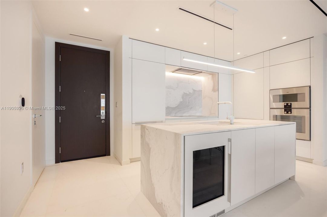 For Rent: $18,900 (2 beds, 3 baths, 1552 Square Feet)