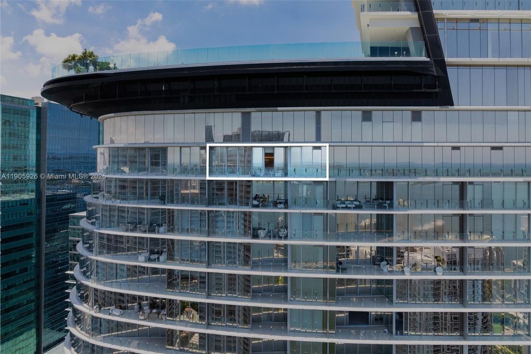 For Rent: $18,900 (2 beds, 3 baths, 1552 Square Feet)