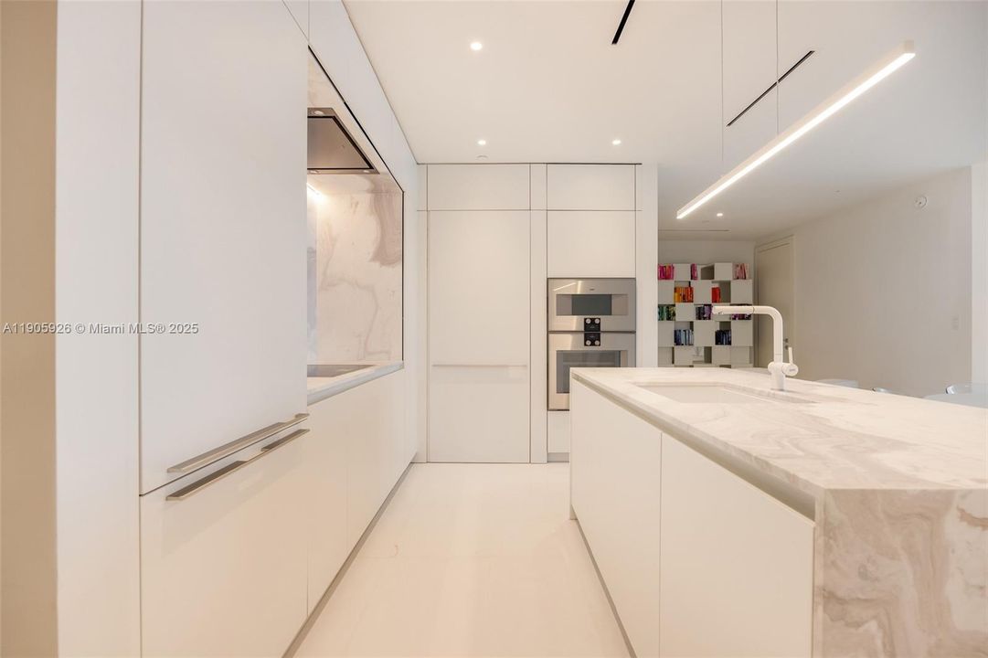 For Rent: $18,900 (2 beds, 3 baths, 1552 Square Feet)