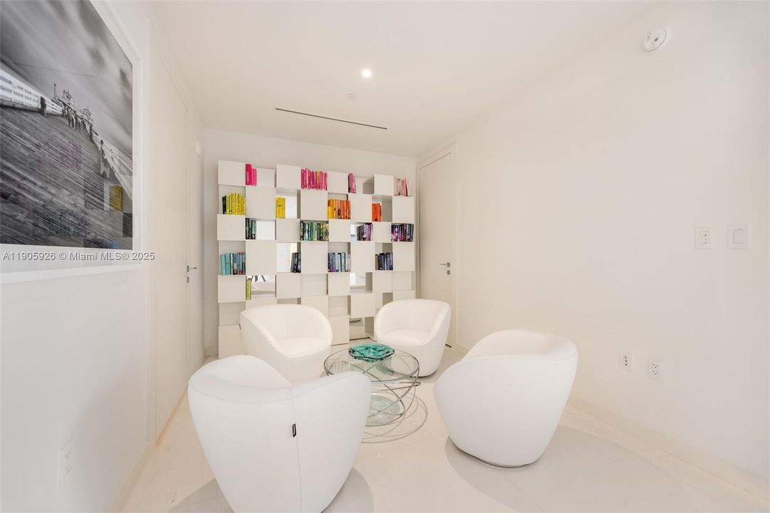 For Rent: $18,900 (2 beds, 3 baths, 1552 Square Feet)