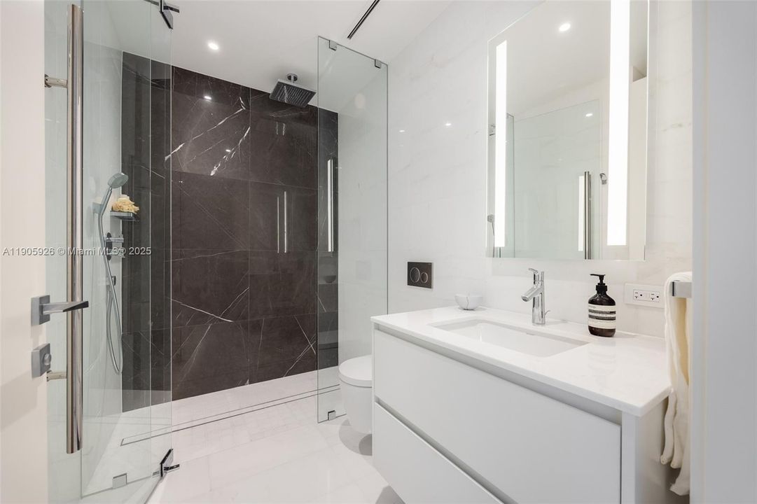 For Rent: $18,900 (2 beds, 3 baths, 1552 Square Feet)